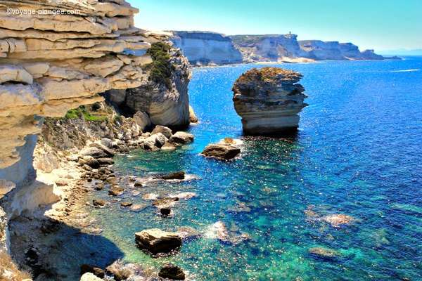 Venez découvrir les paysages de Bonifacio en Corse avec voyage-plongee.com